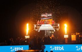 Liebherr-TTBL-Finale-2014-Siegerehrung-Flammen-und-Flitterregen.jpg